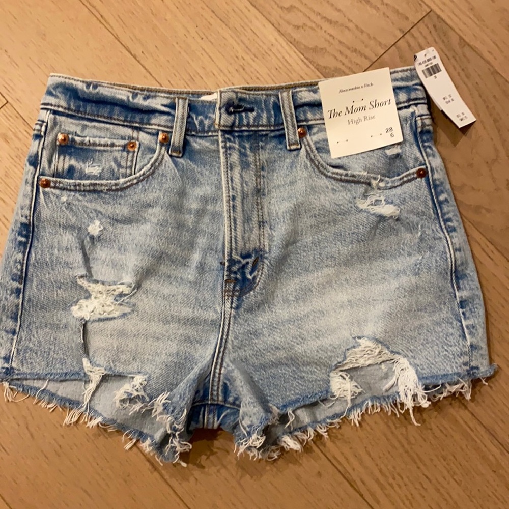 NWT Abercrombie & Fitch Mom Short High Rise